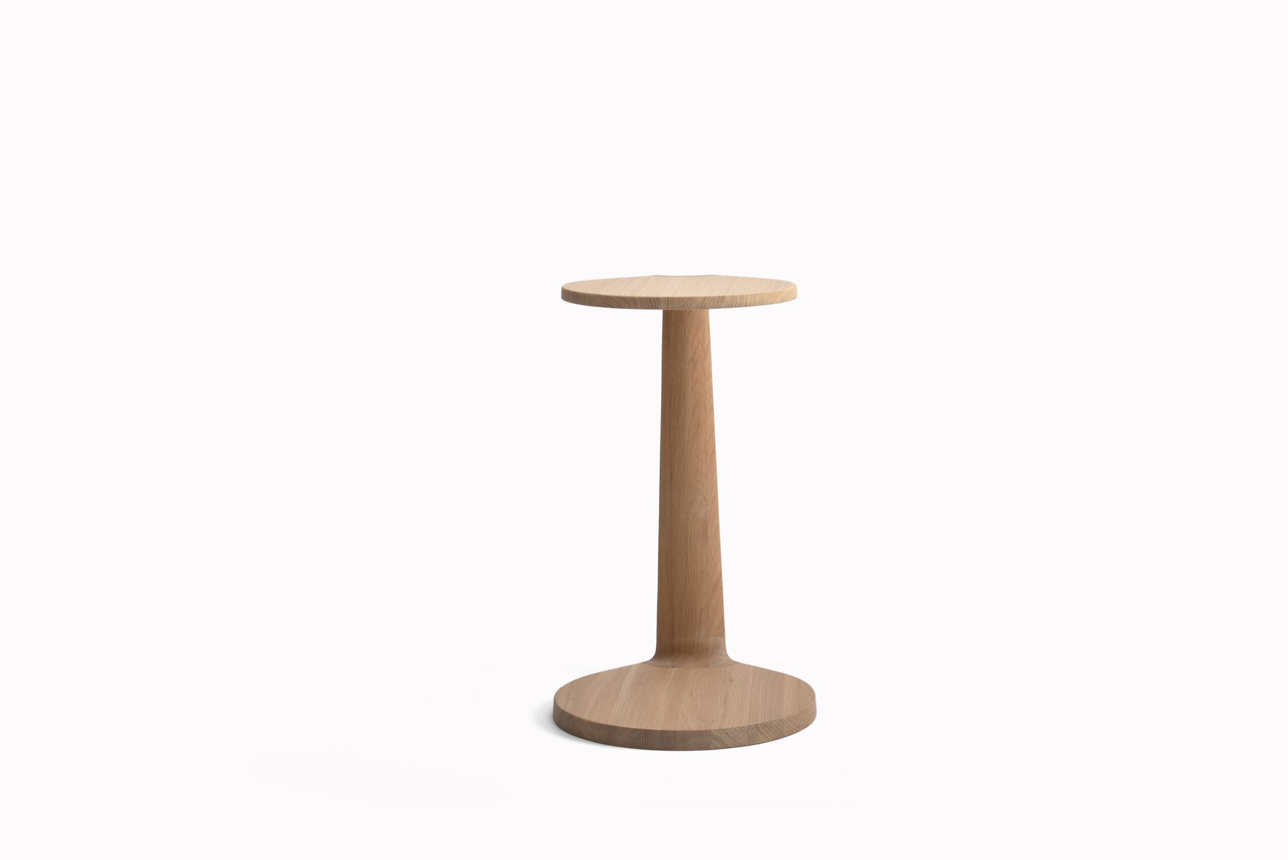 01-primum-oval-side-table-oak-natur-oil-01