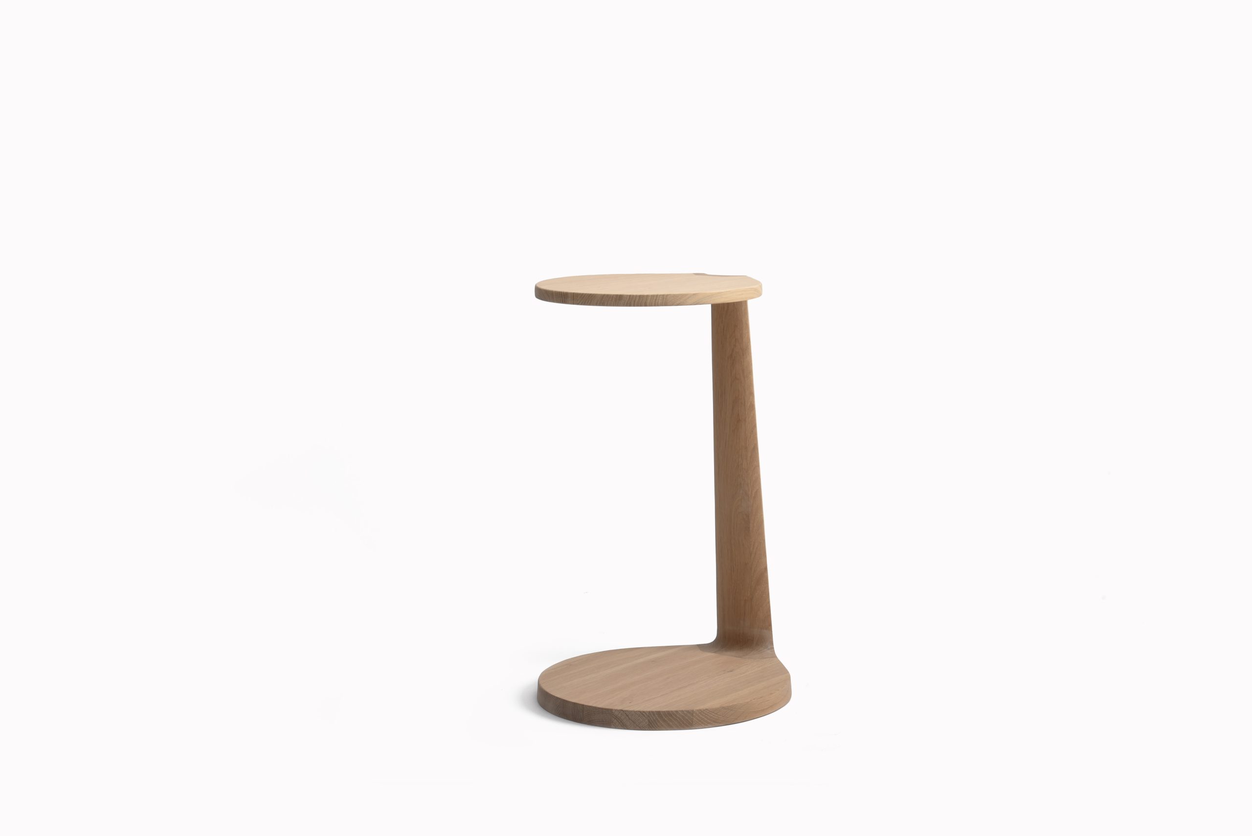 01-primum-oval-side-table-oak-natur-oil-02